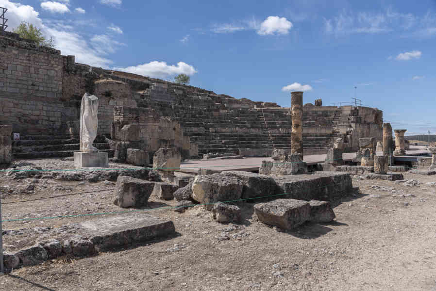 Cuenca - Saelices - parque arqueológico de Segóbriga 07 - Teatro.jpg